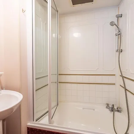 別荘 Montana Parc ガッサン